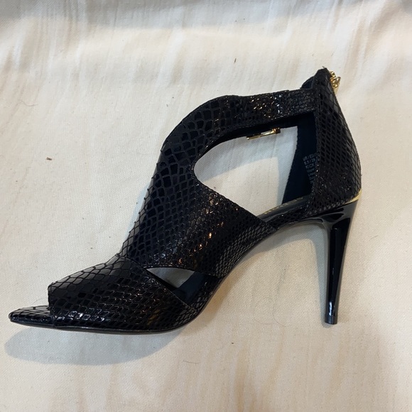 NIB KENNETH COLE black strappy heeled shoes size 8.5 - Picture 4 of 7